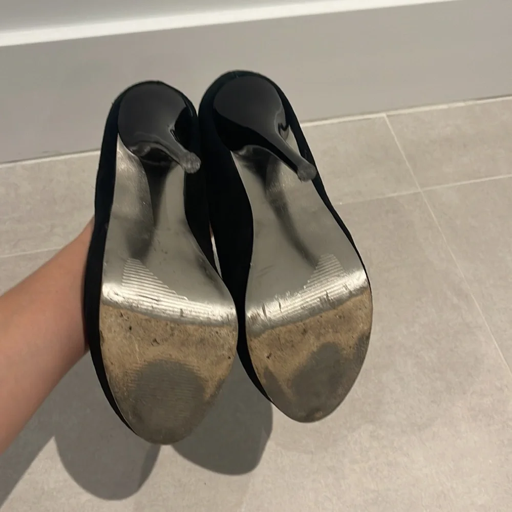 Steve Madden Caryssa black women size 6 suede alike round stilettos heels Y2K